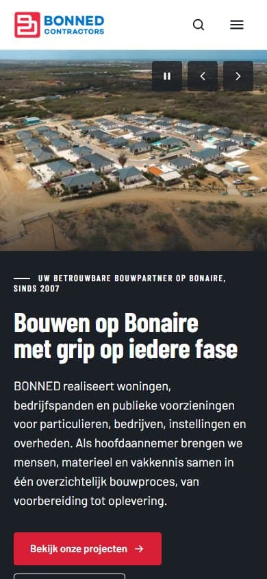 Mobiele weergave van de homepage van BONNED Contractors
